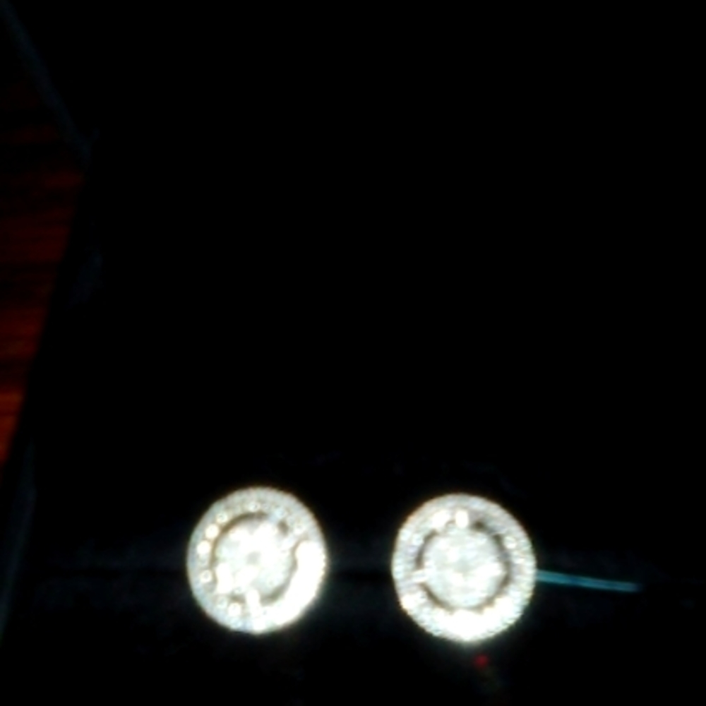 EFFY WHITE DIAMOND STUDS EARRINGS.
